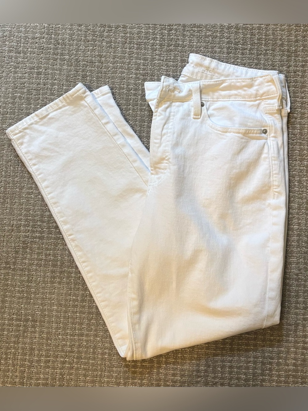 Old Navy White Jeans Curvy OG Straight - Picture 2 of 4
